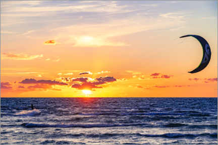Tableau en PVC  Kitesurfeur au coucher du soleil - HADYPHOTO