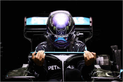Tableau en bois  Lewis Hamilton settles into his seat, 2021 Bahrain Grand Prix