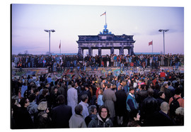 Tableau en aluminium  Berlinois célèbrant la chute du mur de Berlin